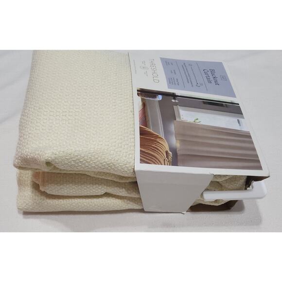 Threshold blackout curtain L 50'' x W 63'' cream Asheville - Picture 7 of 8